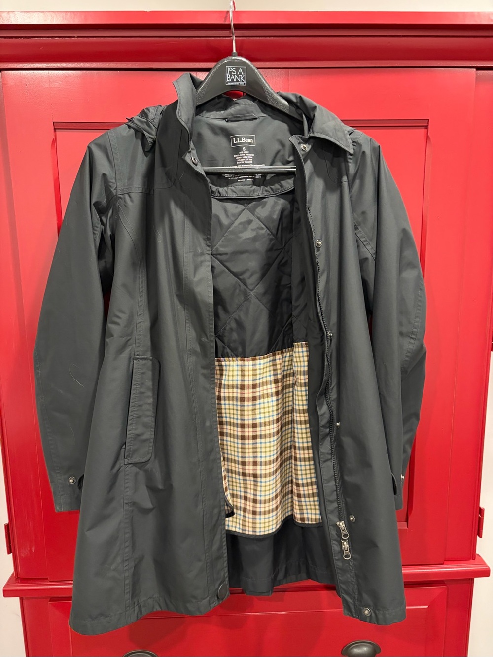 LL Bean Ladies Black Raincoat with removable hood and lining